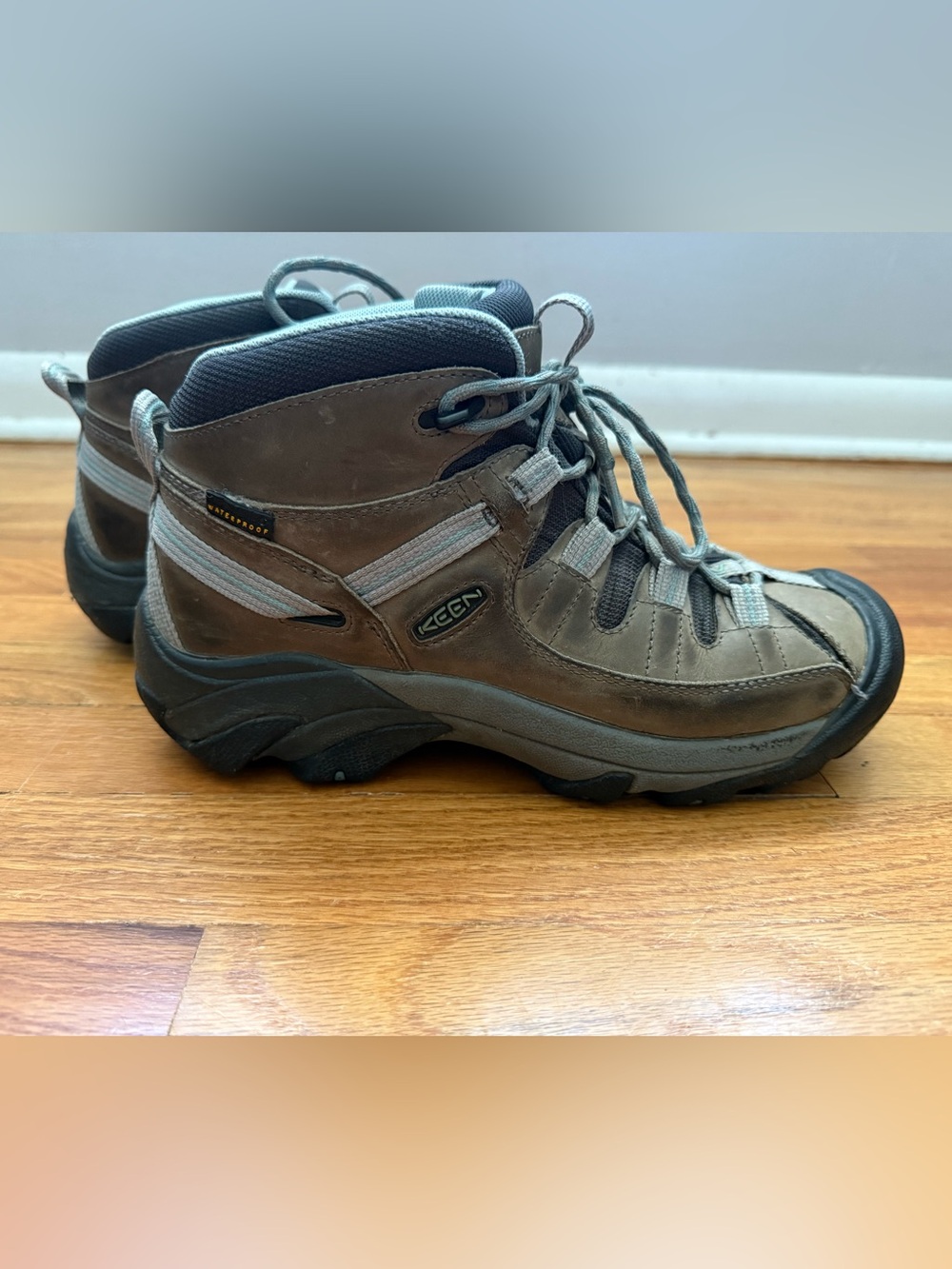 KEEN Targhee II Mid Waterproof Hiking Boots Women’s Size 9